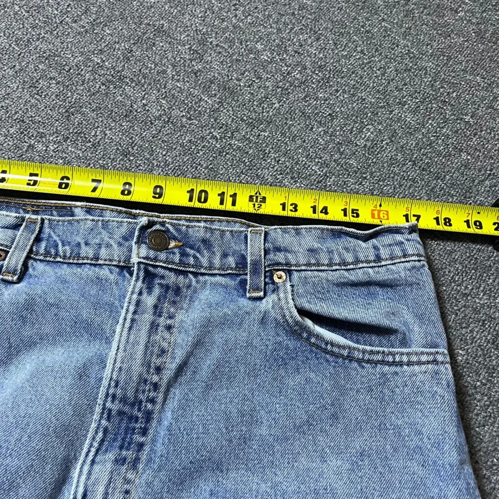 Vintage Levis 550 Relaxed Fit Tapered Leg Jeans 36x32 Blue Light Wash 90s USA
